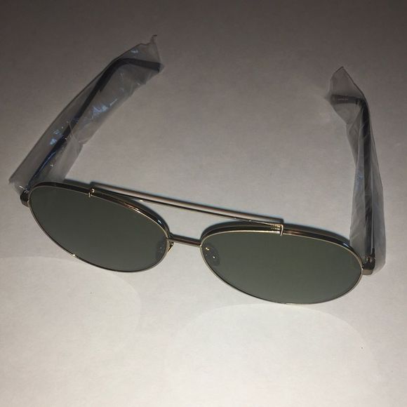 Wildfox Accessories - Wildfox Jesse sunglasses